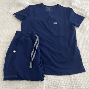 FIGS Scrub Set Catarina One Pocket Top Zamora Joggers Navy S